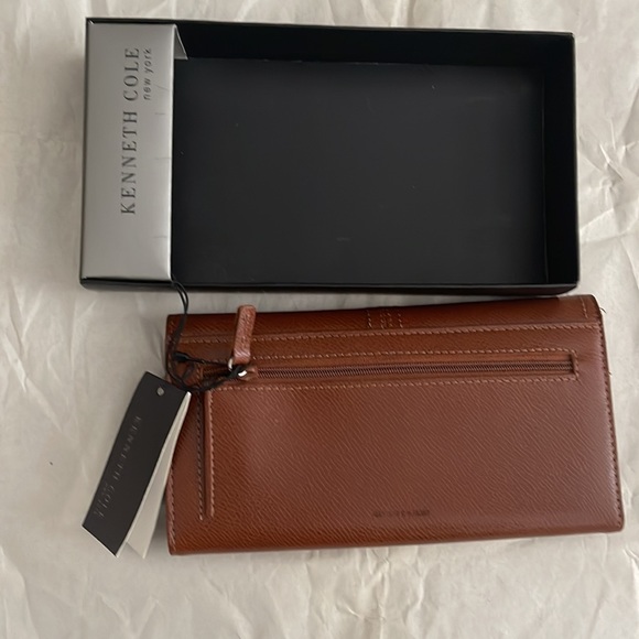 Kenneth Cole NY Wallet - Picture 4 of 4